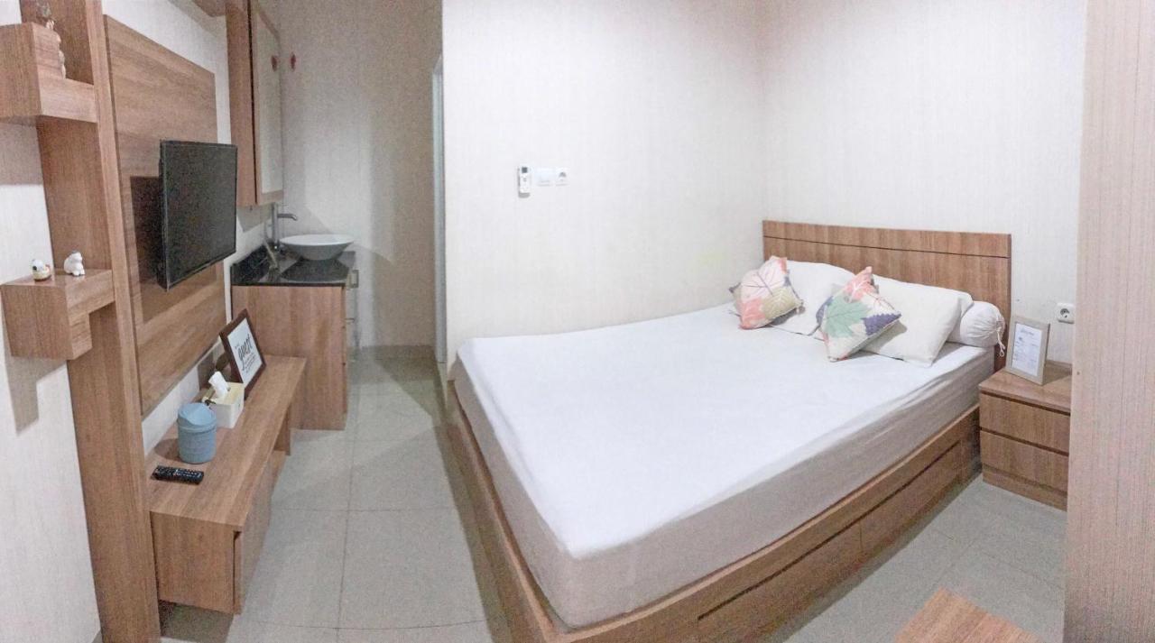 37 Guesthouse Jakarta Szoba fotó