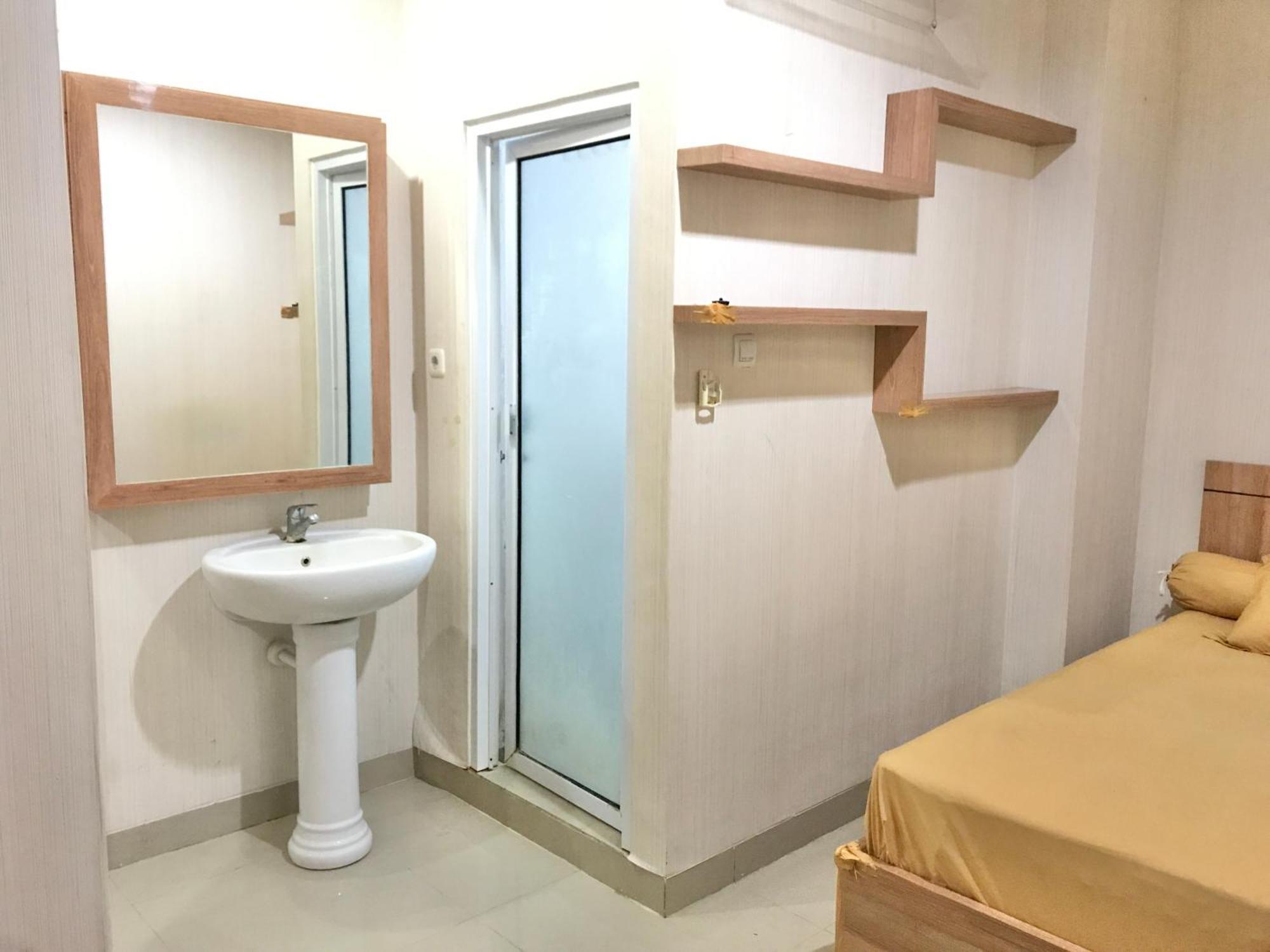 37 Guesthouse Jakarta Szoba fotó