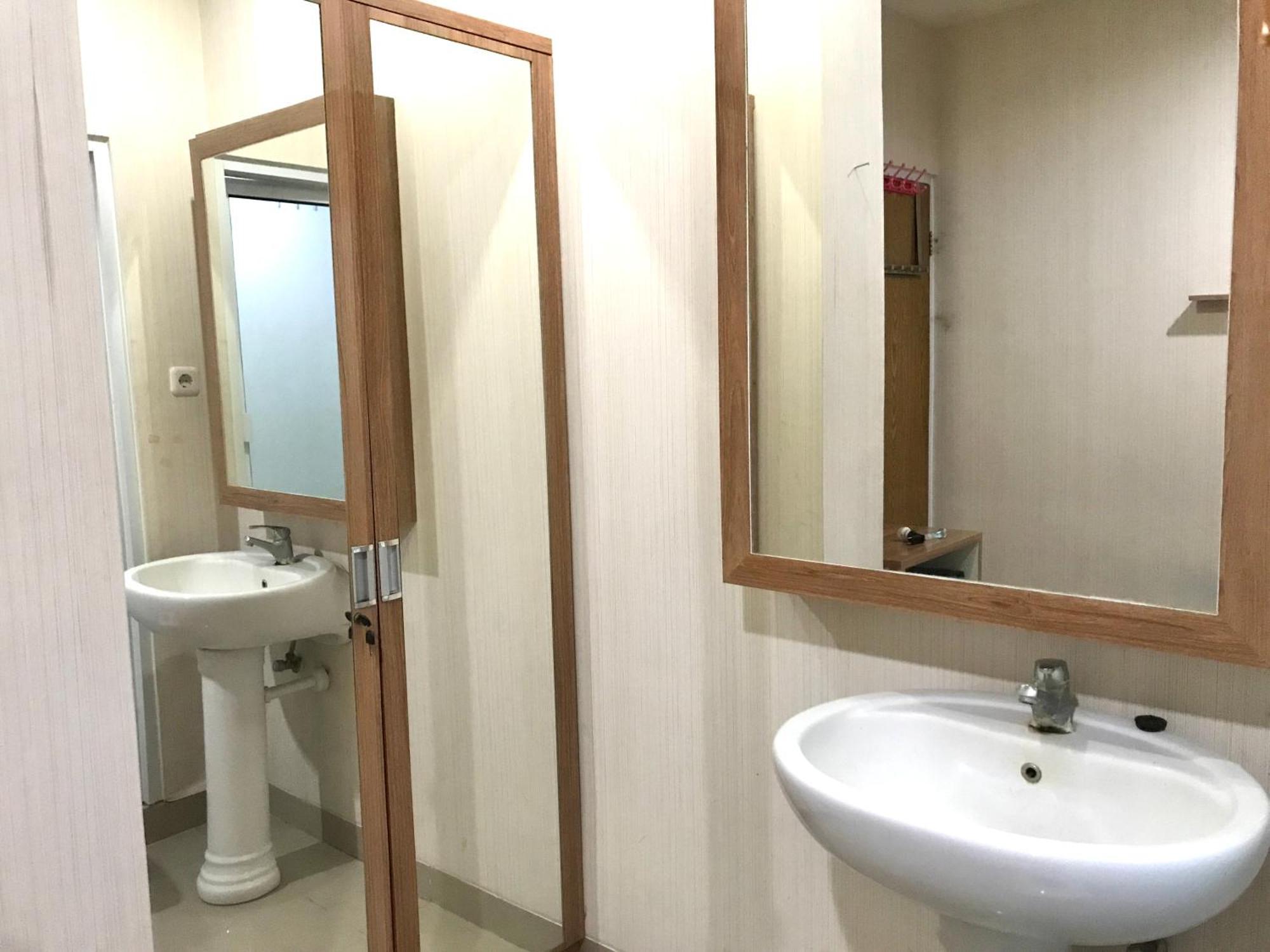 37 Guesthouse Jakarta Szoba fotó